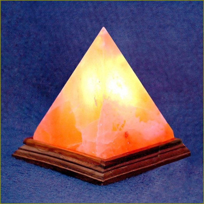 Samodzielne kształtowanie piramidy szeroko stosowane w geometrii i черчении
