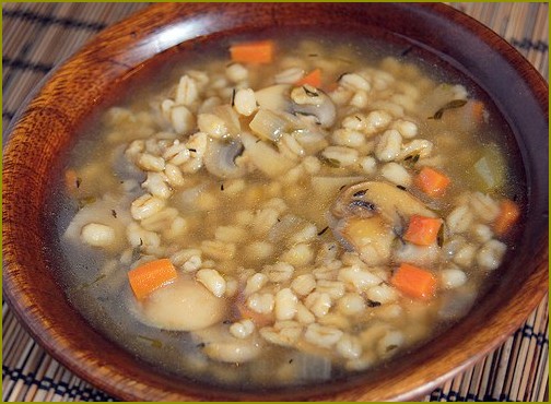Jak gotować zupę grzybową z jęczmienia