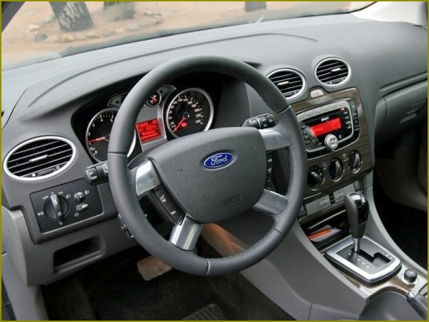 Jak usunąć pasek z Ford Focus jak usunąć radio ford fokus