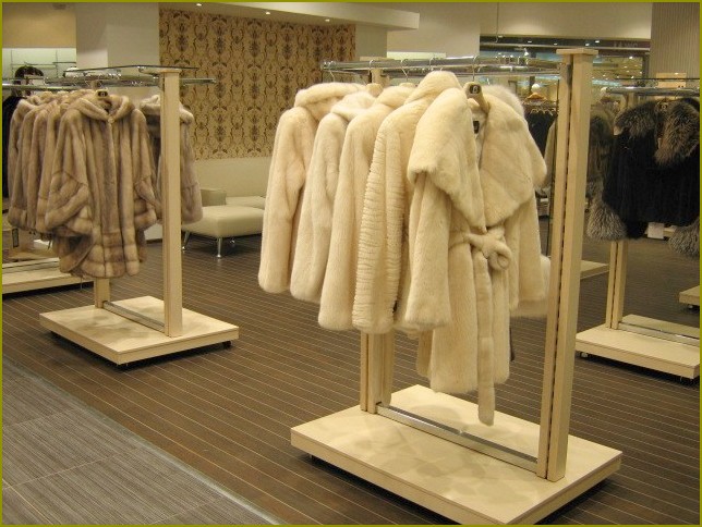Jak wybrać płaszcz z futra norek