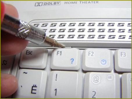 Jak wyczyścić klawiaturę laptopa