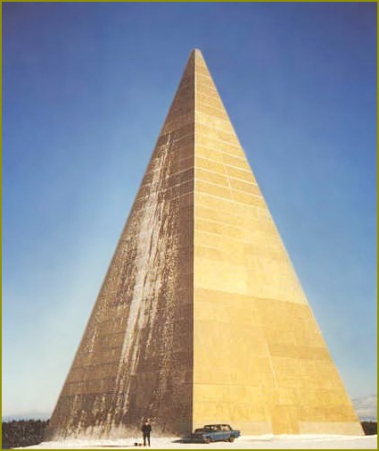 Jak znaleźć prostokątnym wysokość piramidy